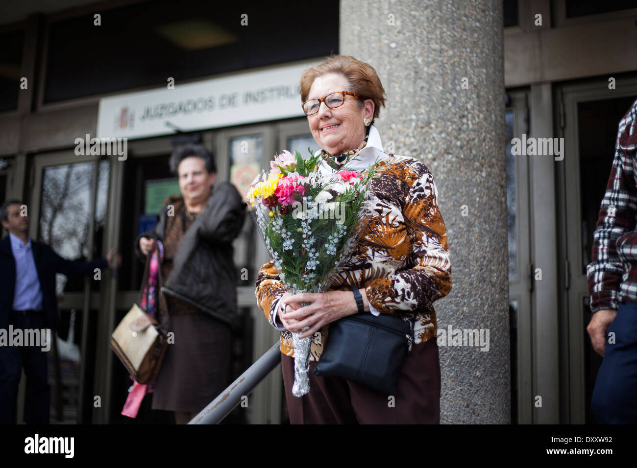 Ela, un pensionato 73 anni vecchia donna dopo la sua sentenza in Madrid. Foto Stock