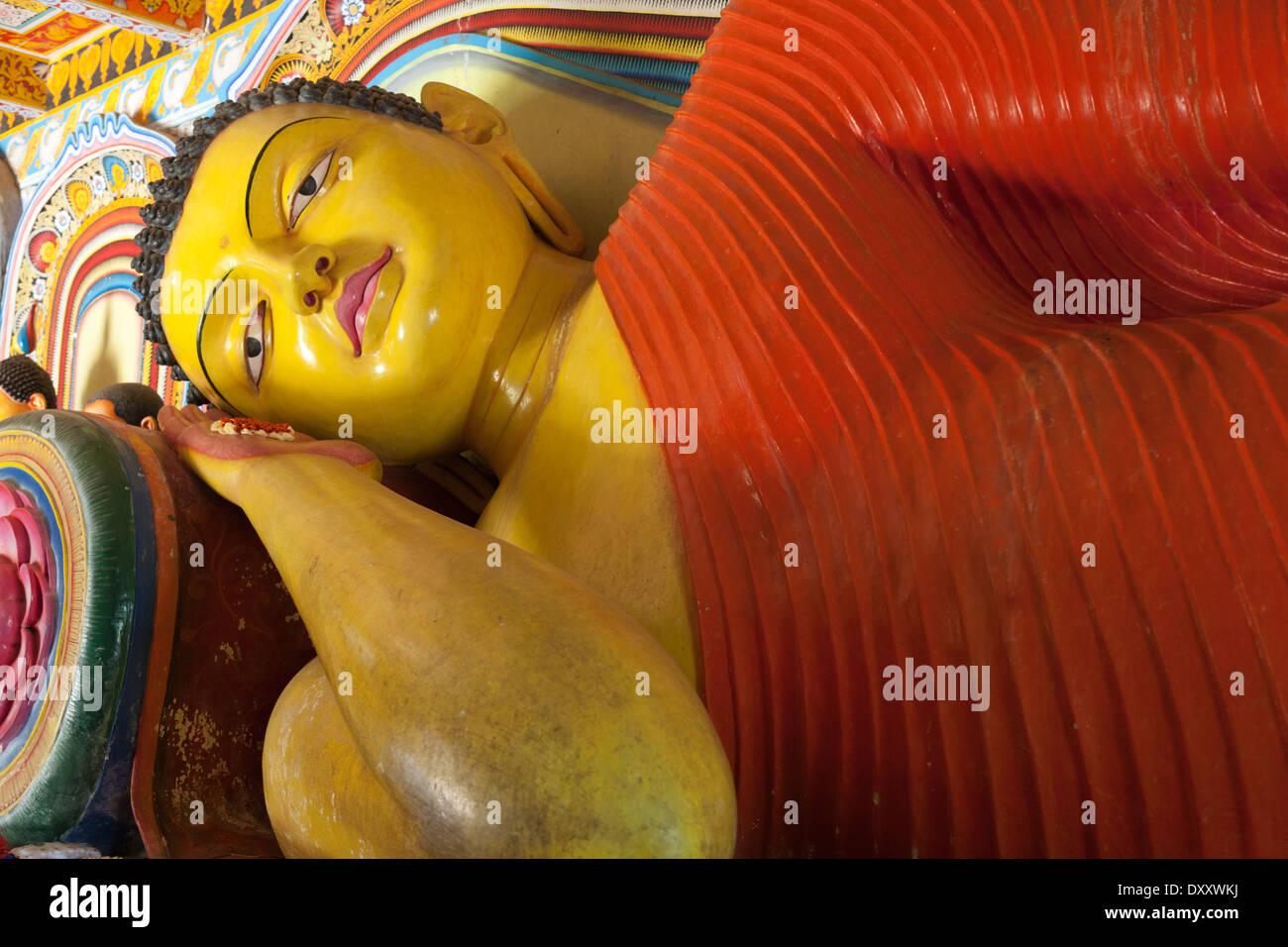 Il Buddha reclinato in Isurumuni Tempio Sri Lanka 3 Foto Stock