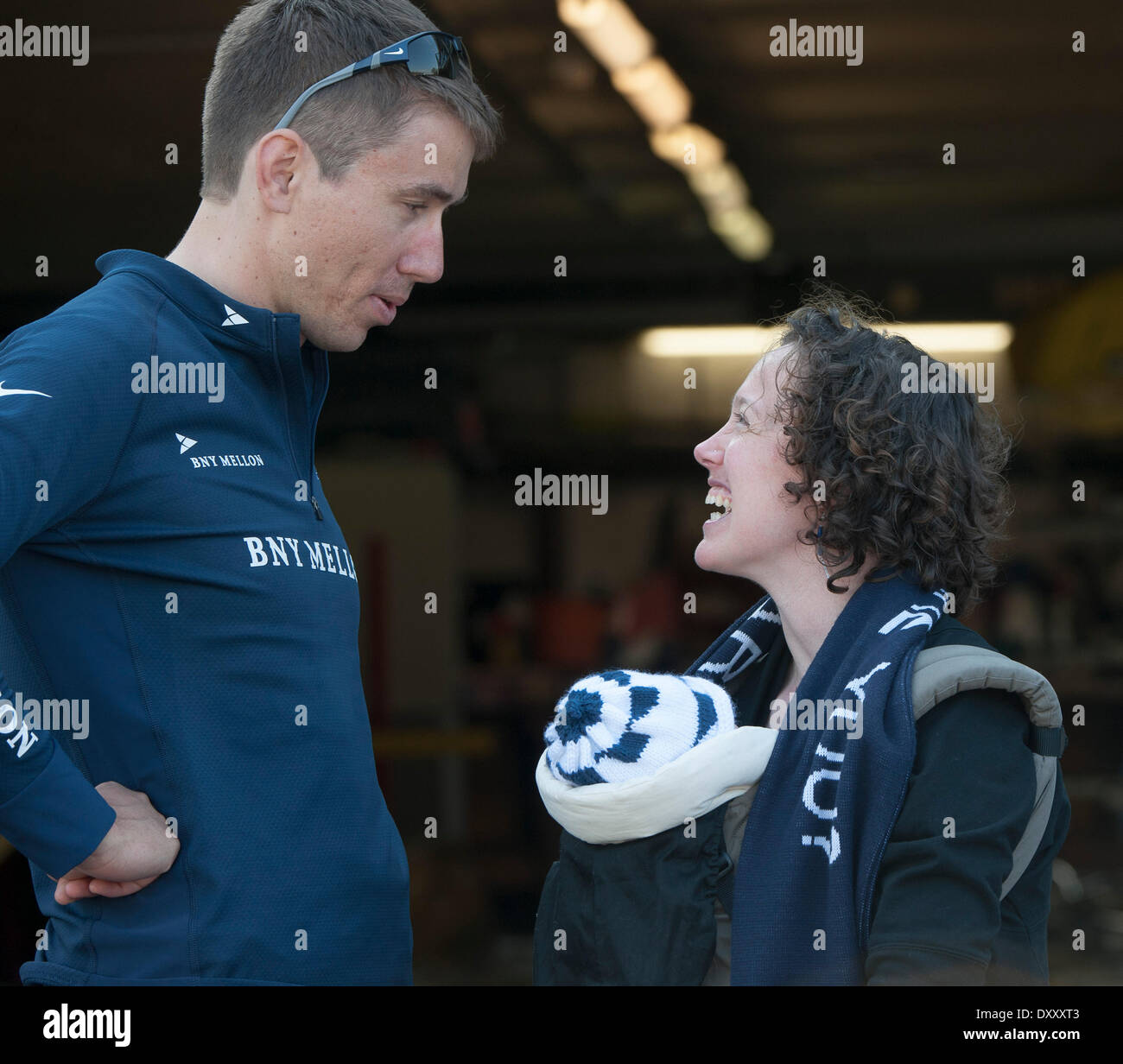Putney, Londra. 1 Aprile, 2014. Malcolm Howard e sua moglie Erika dopo la Oxford Blue sessione di formazione Tideway durante la settimana. Tideway è la parte finale del costruire verso il centosessantesimo in funzione dell'Università Boat Race il 6 aprile 2014. Il 2014 Boat Race è sponsorizzato BNY Mellon . Credito: Azione Sport Plus/Alamy Live News Foto Stock