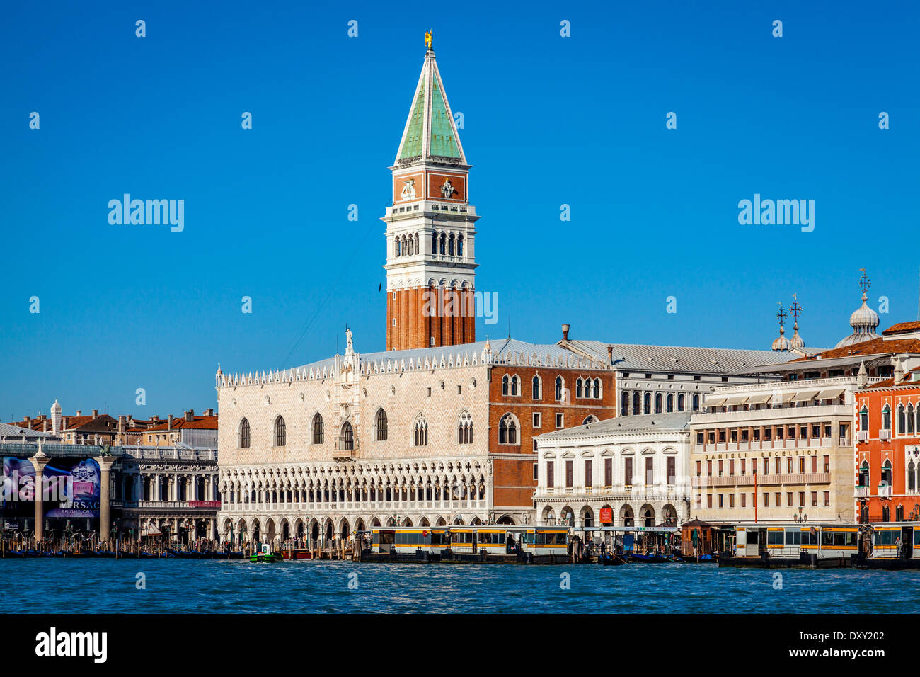 Una classica veduta di Venezia dalla laguna di Venezia, Italia Foto Stock
