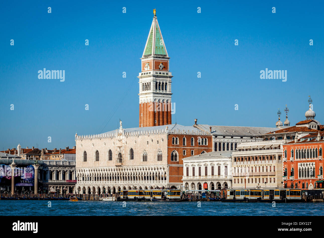 Una classica veduta di Venezia dalla laguna di Venezia, Italia Foto Stock