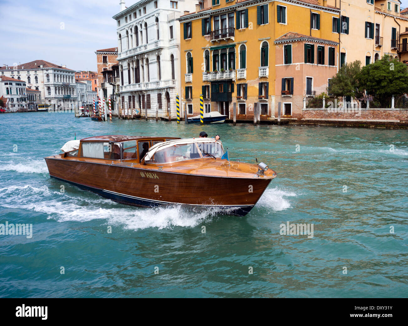 Il taxi acqueo sul Grand Canal, Venezia, Italia Foto Stock