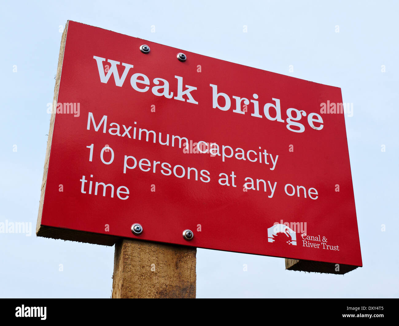 Ponte debole segno nel Cheshire Regno Unito Foto Stock