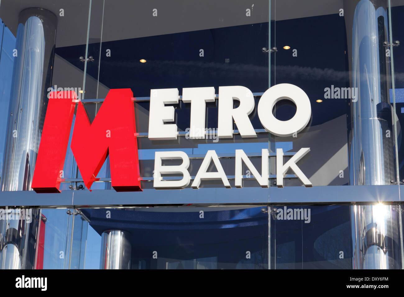 Metro Bank a due fiumi Retail Park, Staines upon Thames, Surrey, England Regno Unito. Foto Stock