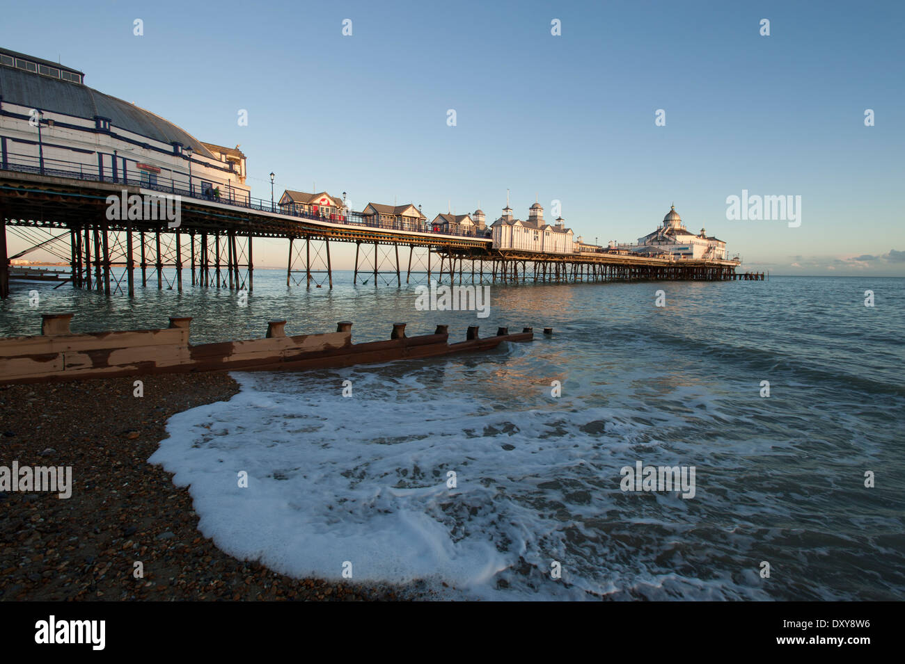 Eastbourne Pier sulla costa sud di East Sussex, Inghilterra, Regno Unito. Foto Stock