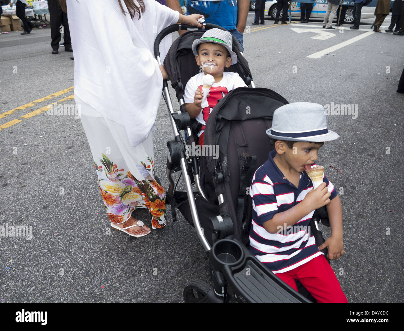 Il pakistan il Giorno di Indipendenza street festival e fiera di 'Little Pakistan " nella Sezione Midwood di Brooklyn, NY, 2012. Foto Stock