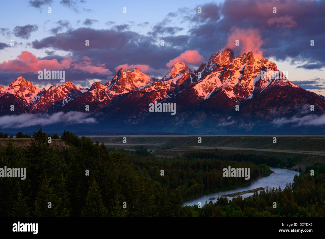 Alba sul Grand Teton Mountains da Snake River si affacciano. Foto Stock