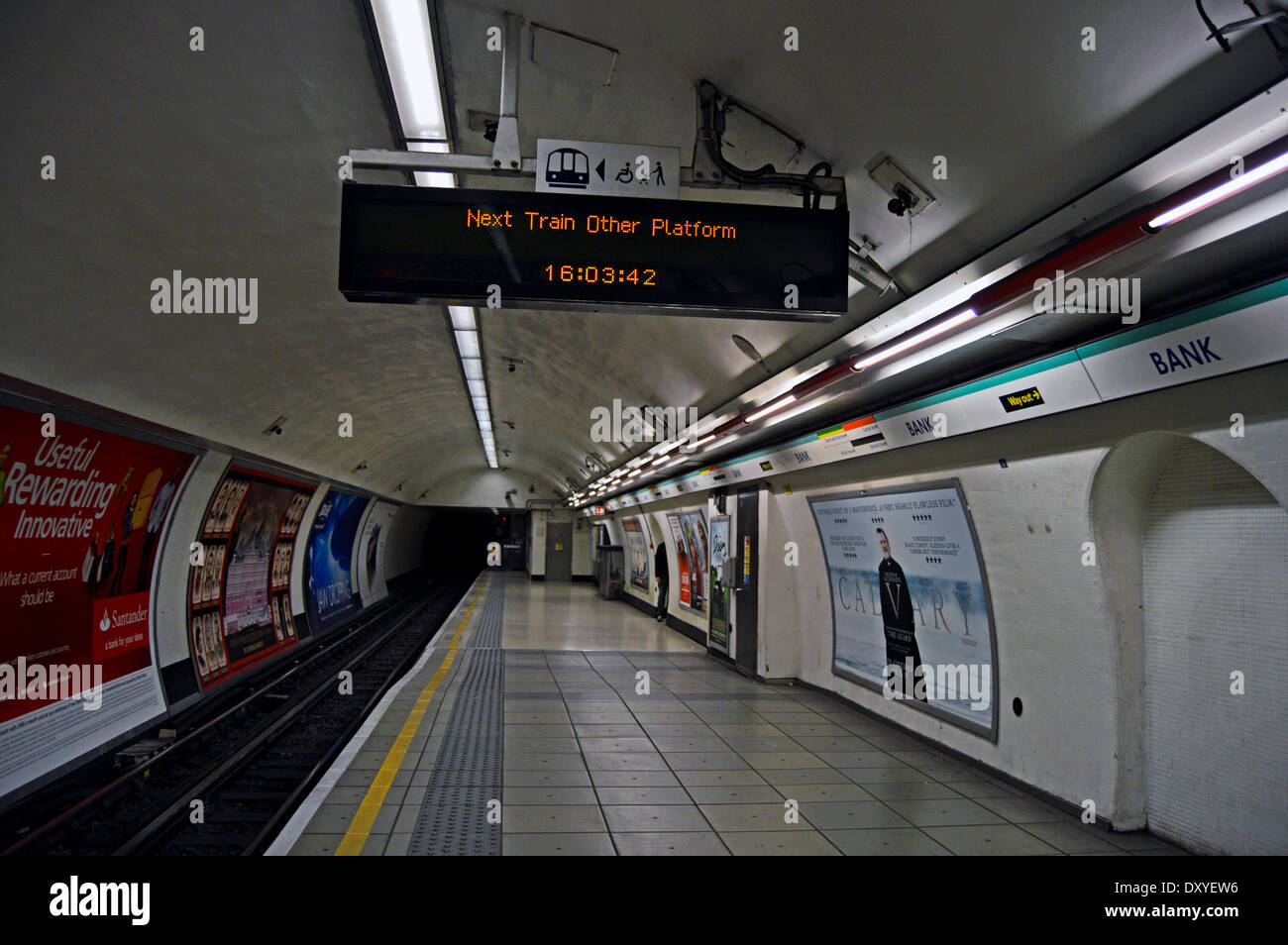 La Waterloo & City Line piattaforma, banca, City of London, Londra, Inghilterra, Regno Unito Foto Stock