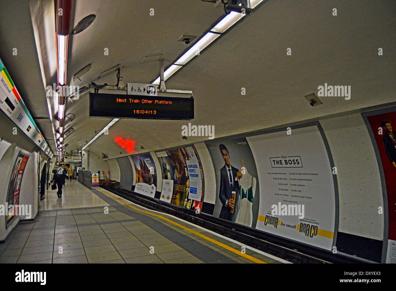 La Waterloo & City Line piattaforma, banca, City of London, Londra, Inghilterra, Regno Unito Foto Stock