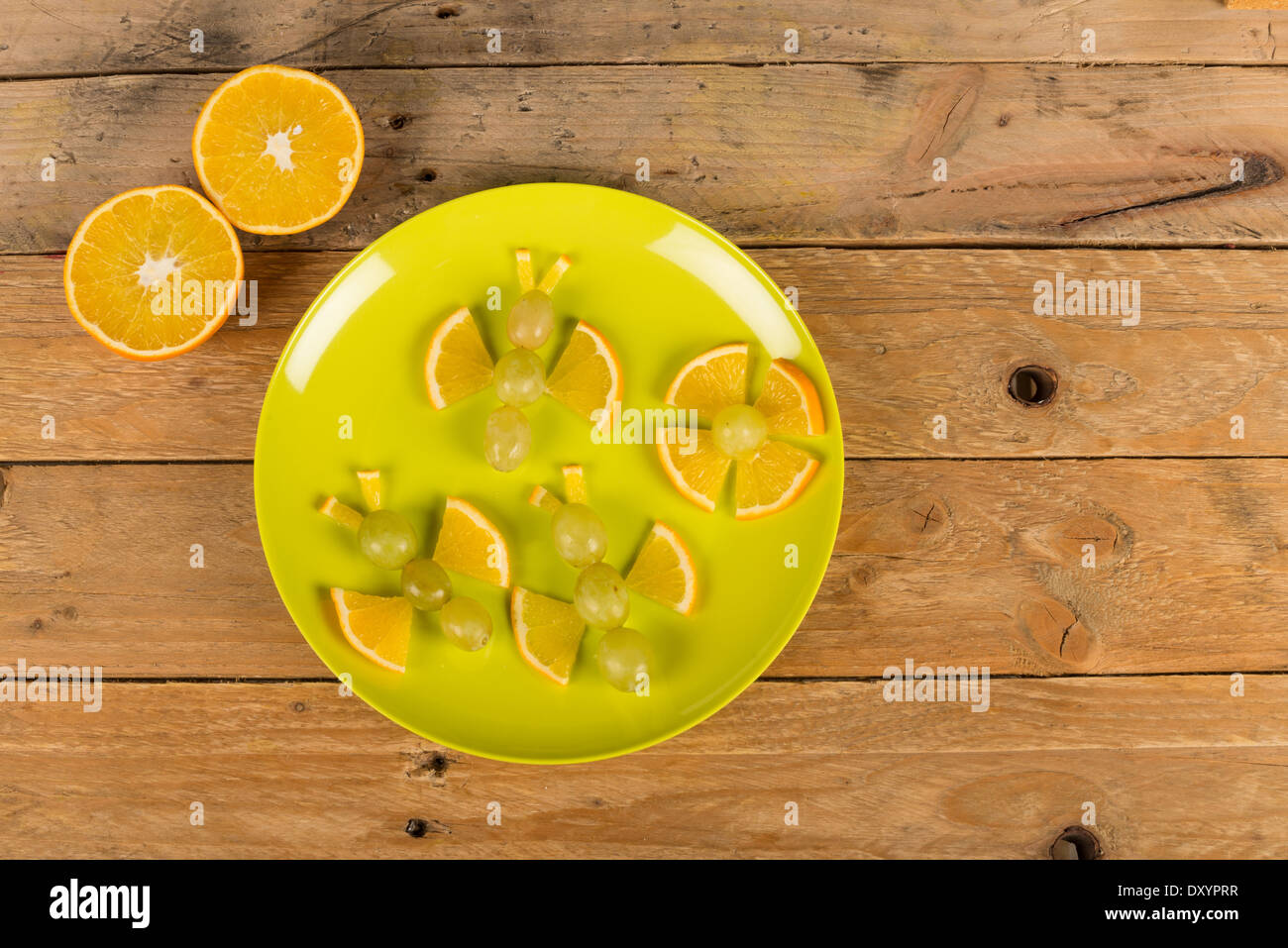 Fruttato farfalle, un suggerimento per un creativo kid dessert Foto Stock