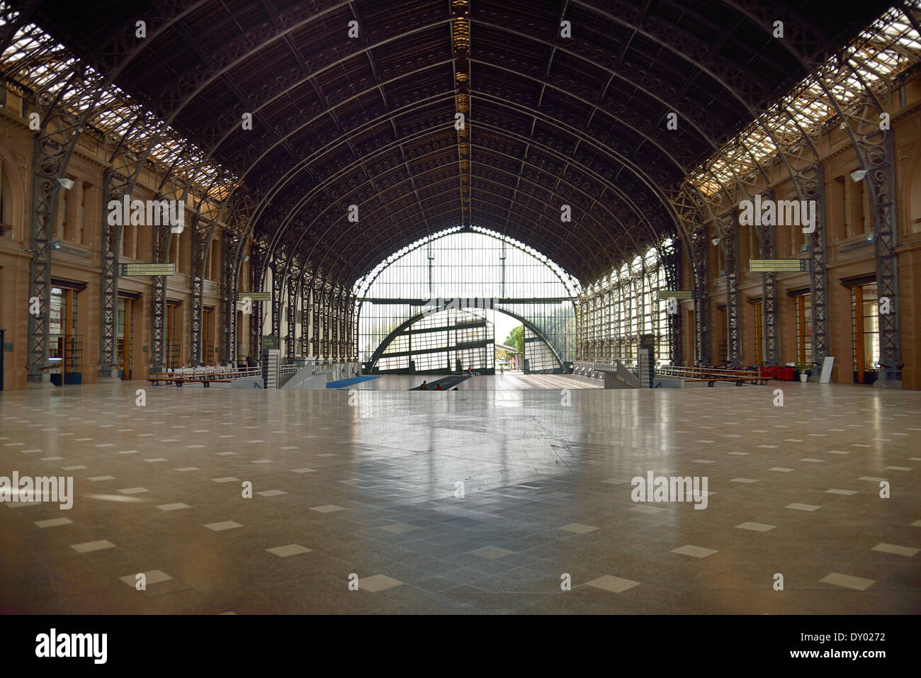 La Estación Mapocho edificio che ora serve come un centro culturale. La stazione è utilizzata principalmente per mostre d'arte, musical performan Foto Stock