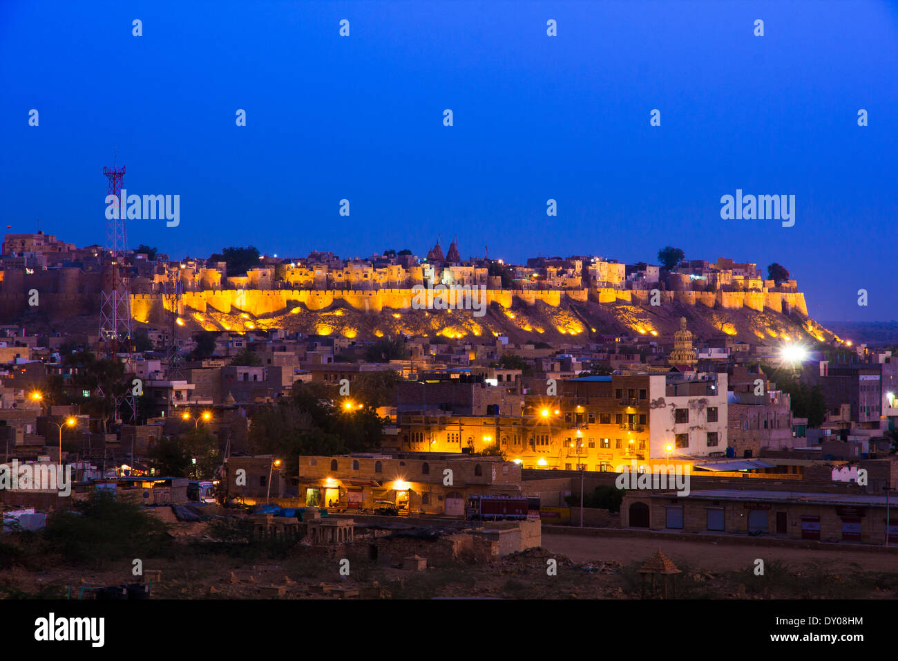 Jaisalmer Fort dopo il tramonto prima di notte, Rajasthan, India Foto Stock