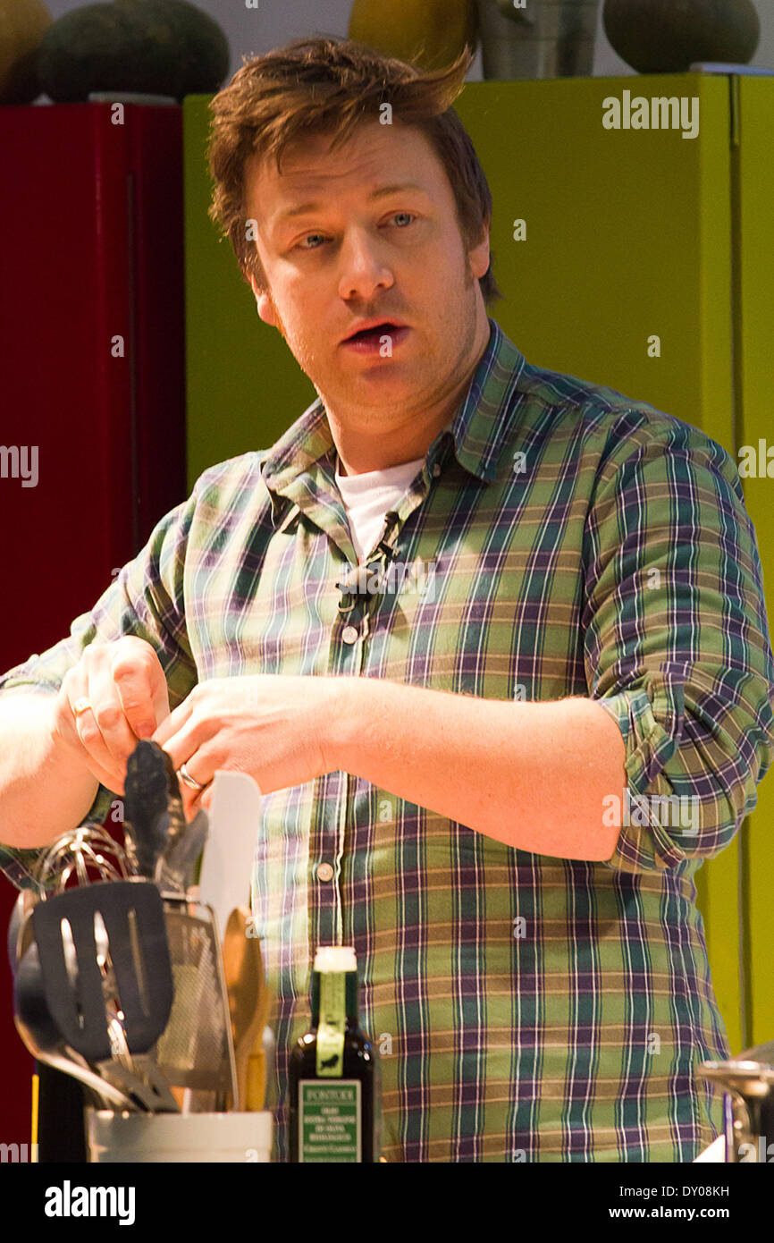 Jamie Oliver i gusti della cucina di Natale dimostrazione presso il London ExCel Center dotato di: Jamie Oliver dove: Londra Inghilterra quando: 07 Dic 2012 Foto Stock