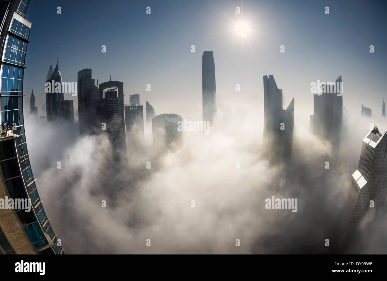 Dubai è coperto con densed nebbia Foto Stock