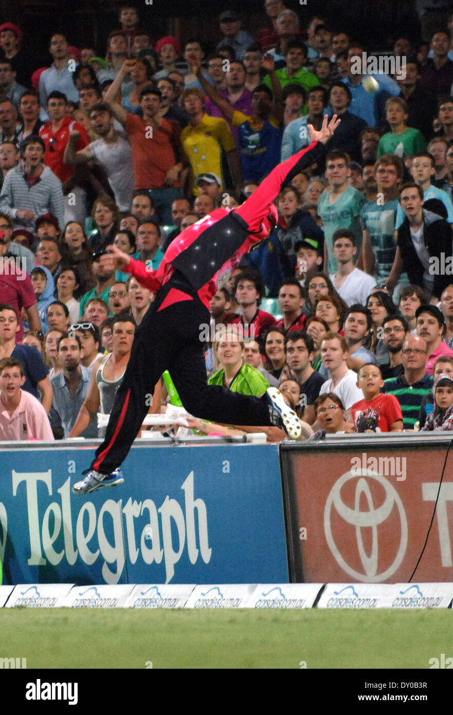 Big Bash League 2012/13: Sydney Sixers vs. Sydney Thunder con: Nic Maddinson dove: Sydney Australia quando: 08 Dic 2012 Foto Stock