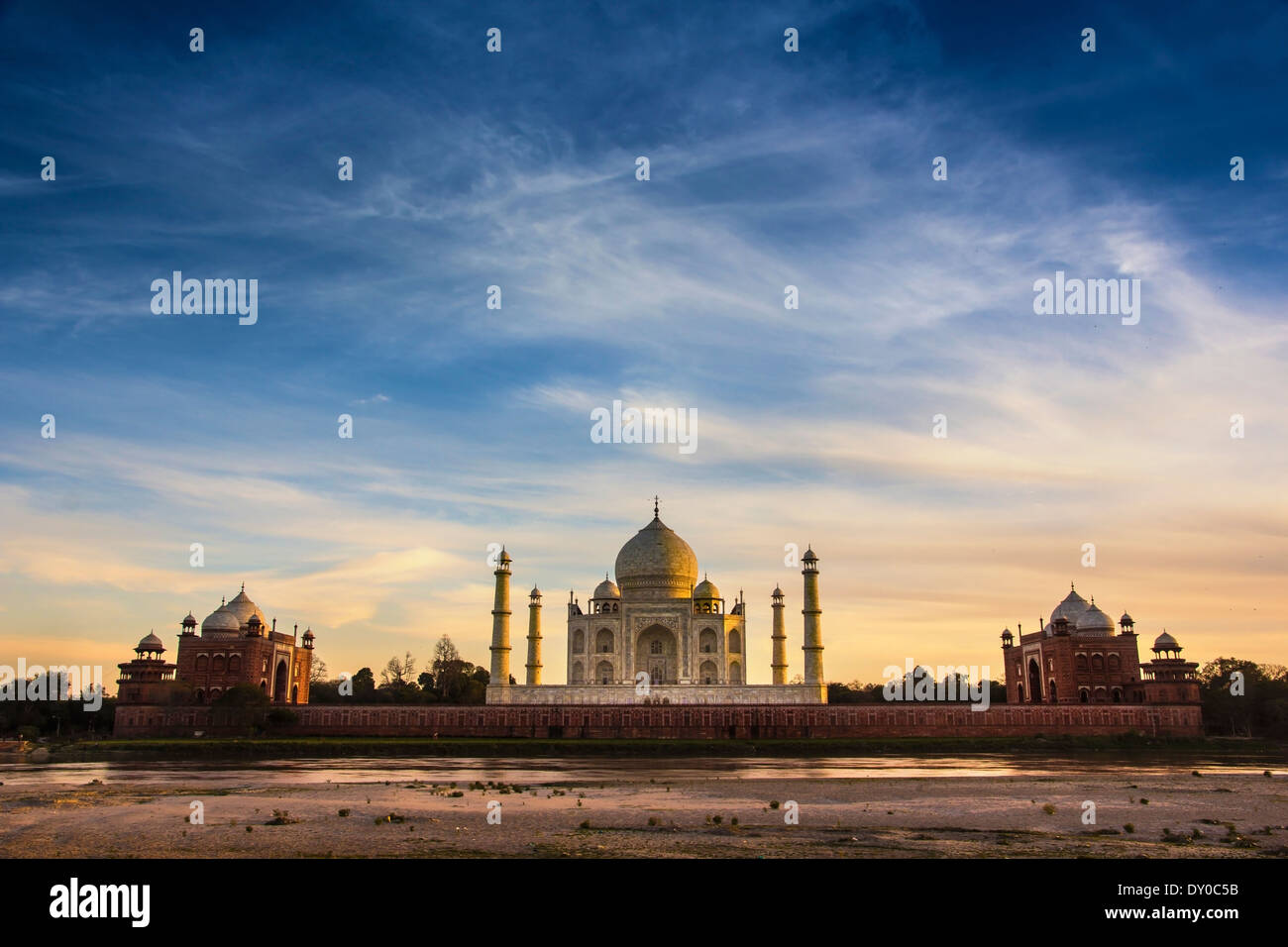 Taj Mahal, India, Agra, 7 meraviglie del mondo drammatico tramonto di luce Foto Stock