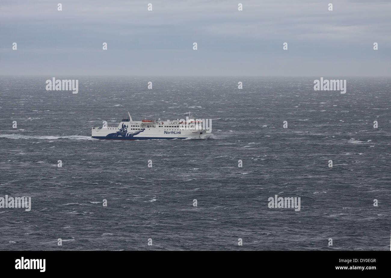 Traghetto northlink mv hamnavoe attraversando Pentland Firth a isole Orcadi Scozia marzo 2014 Foto Stock