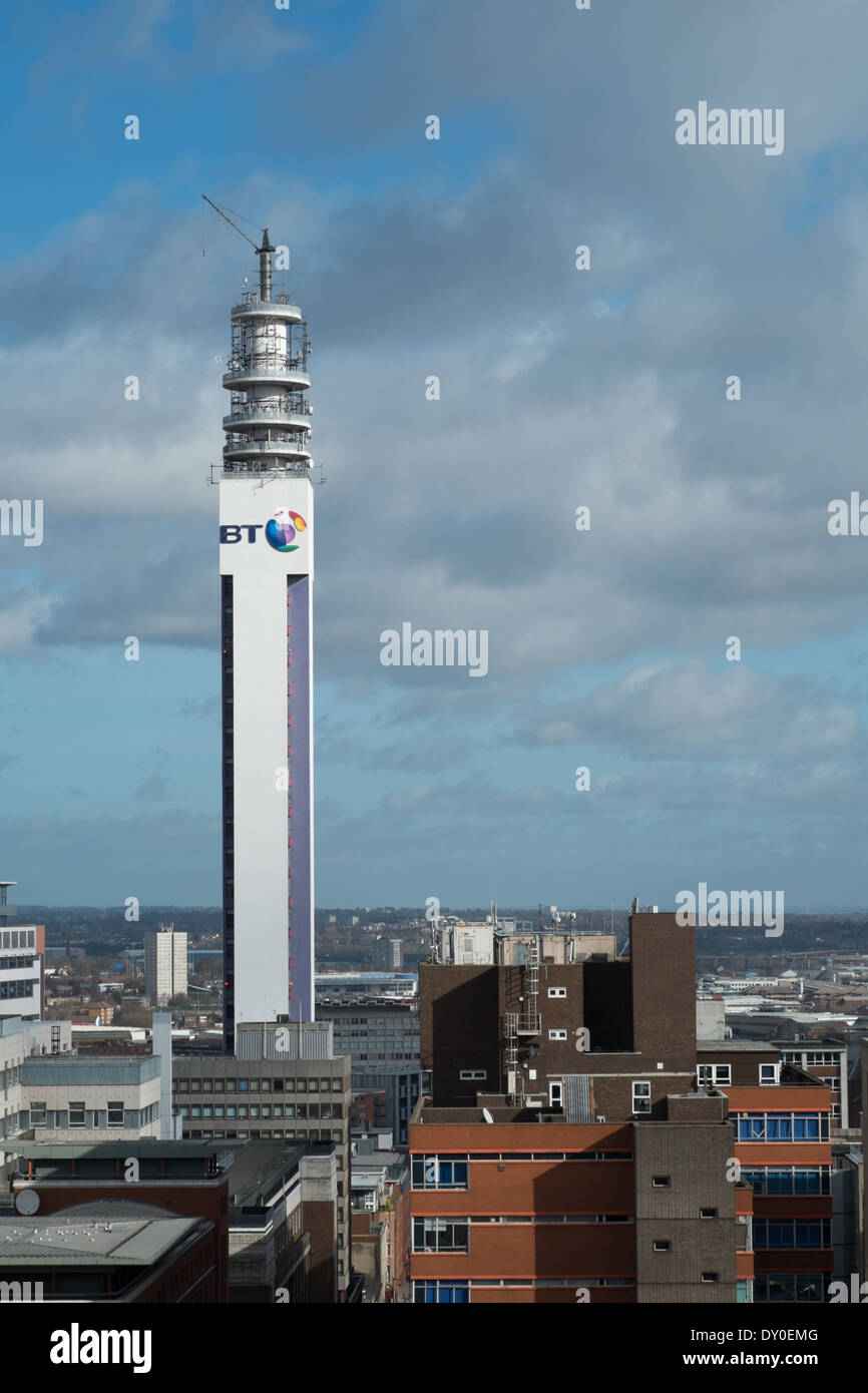 BT Tower e Birmingham business district skyline Birmingham Inghilterra Foto Stock