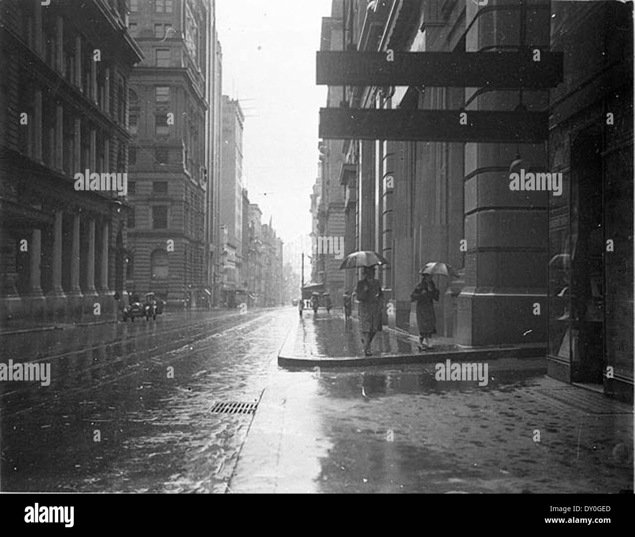 Pitt Street [Sydney] sul giorno di pioggia, c.1933 / dalla cappa di Sam Foto Stock