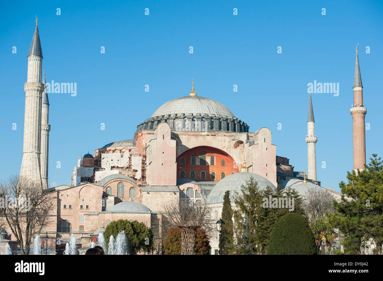 Vista del famoso Museo Hagia Sophia nel quartiere di Sultanahmet di Istanbul in Turchia Foto Stock