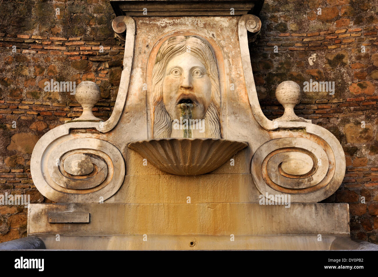 Italia, Roma, via Giulia, fontana del Mascherone, fontana del XVII secolo Foto Stock