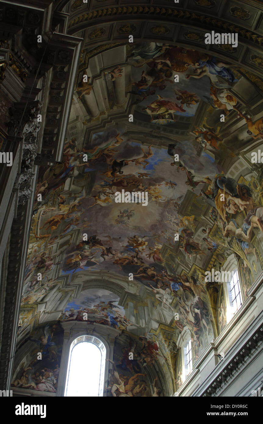L'Italia. Roma. La Chiesa di Sant Ignazio di Loyola a Campo Marzio. Trompe l'oeil soffitto affrescato da Andrea Pozzo (1642-1709). Foto Stock
