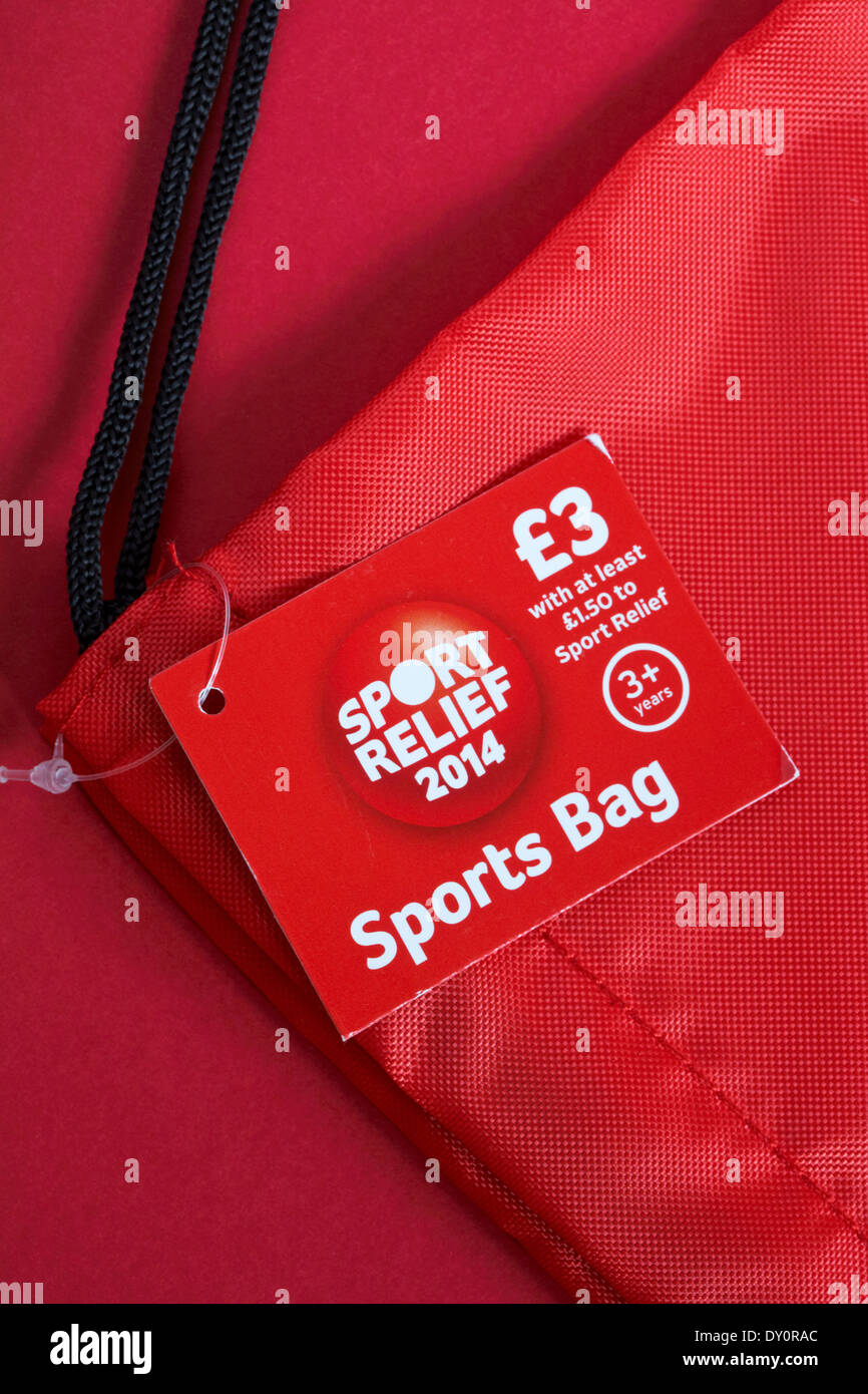 Sport Relief 2014 Borsa sportiva £3 con almeno £1,50 per lo Sport Relief impostato su sfondo rosso Foto Stock
