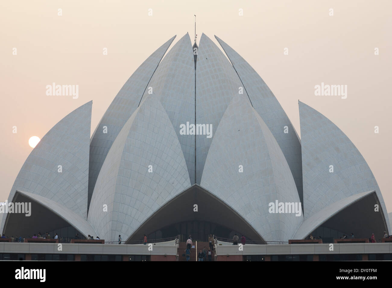New Delhi, India. Bahai casa di culto anche noto come il Tempio del Loto, tramonto Foto Stock