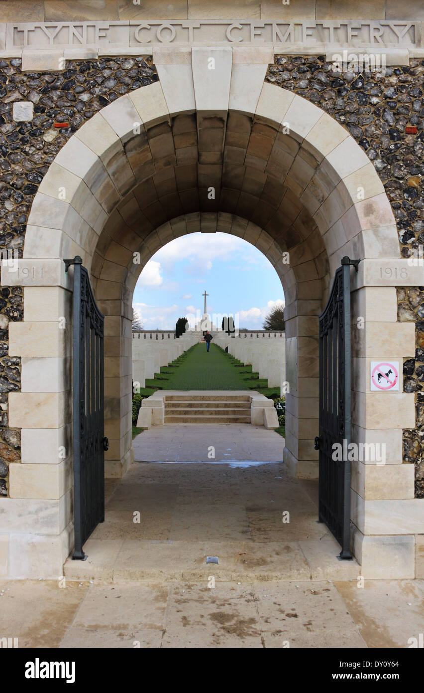 Ingresso a Tyne Cot guerra mondiale un cimitero nelle Fiandre Belgio Foto Stock