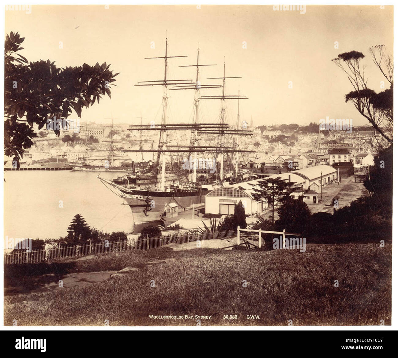 Woolloomooloo Bay, Sydney da Fred Hardie - Fotografie di Sydney, Newcastle, nuovo Galles del Sud e Aborigeni per George Washington Wilson & Co., 1892-1893 Foto Stock