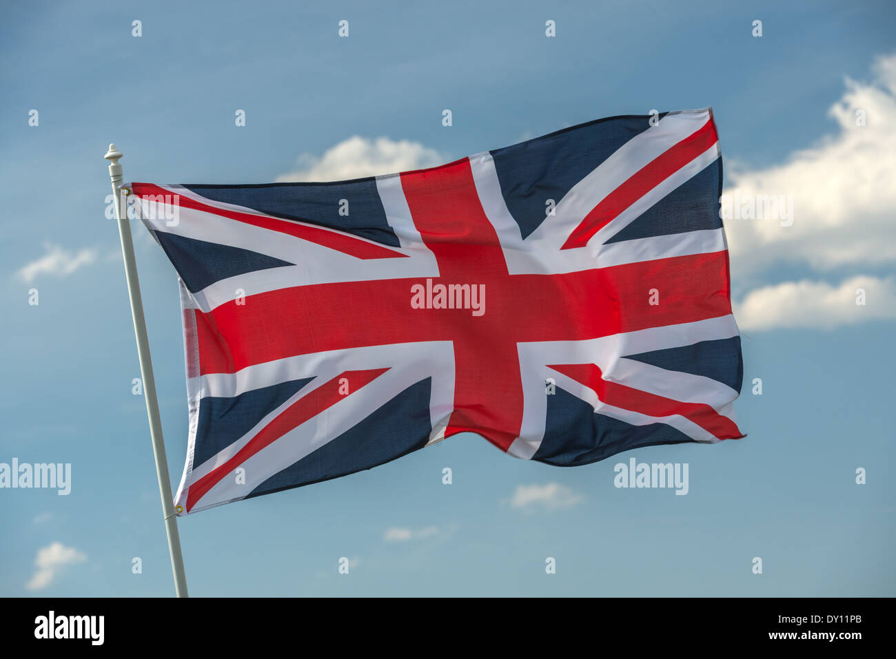 Bandiera britannica su sfondo cielo Foto Stock
