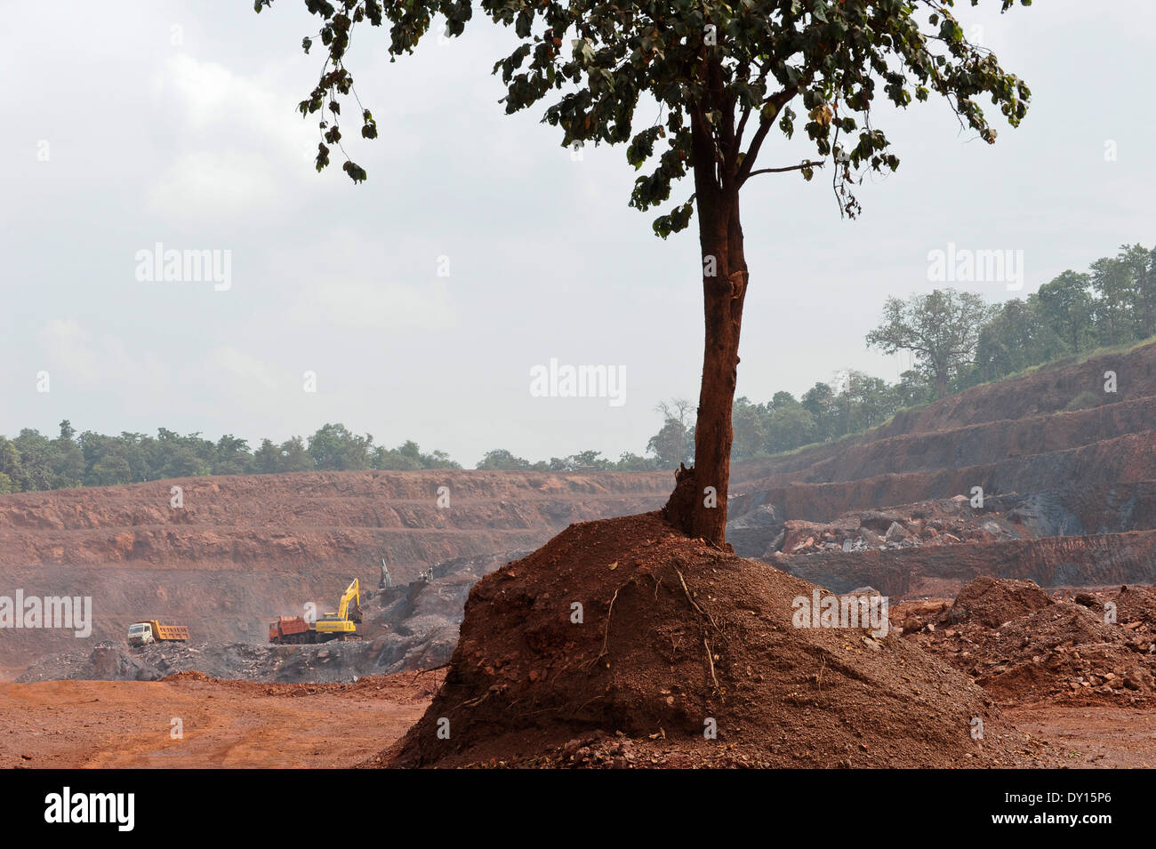 INDIA Jharkhand Noamundi , il minerale di ferro a cielo aperto per il data mining Tata Steel Foto Stock
