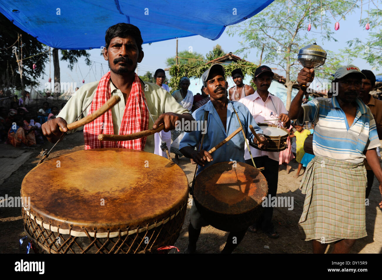 INDIA, nello stato del Jharkhand Chaibasa, ONG Birsa organizzare Adivasi a lottare per i loro diritti alla terra, riuniti in villaggio Debrbir Foto Stock