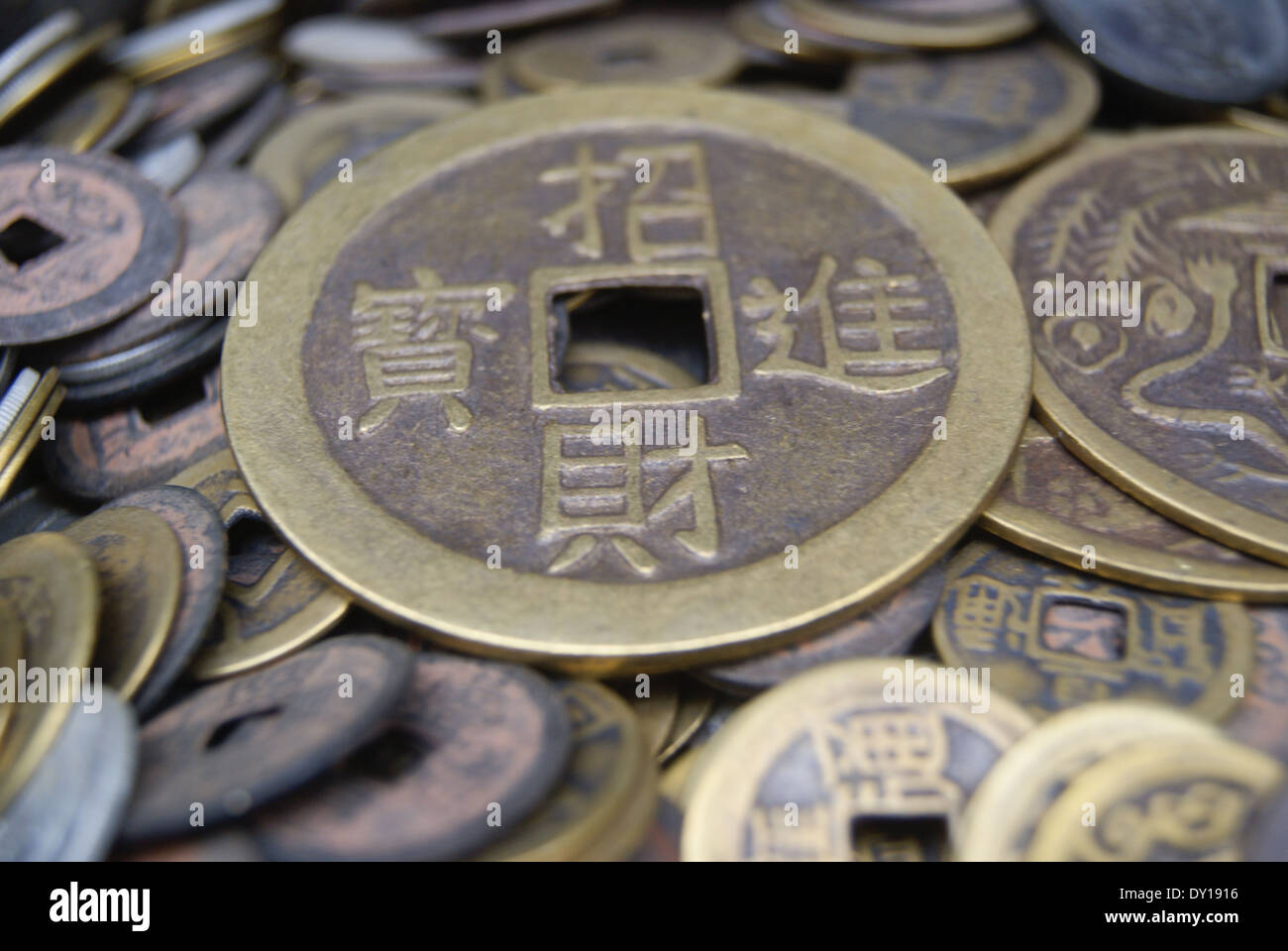 Cina monete antiche Foto Stock