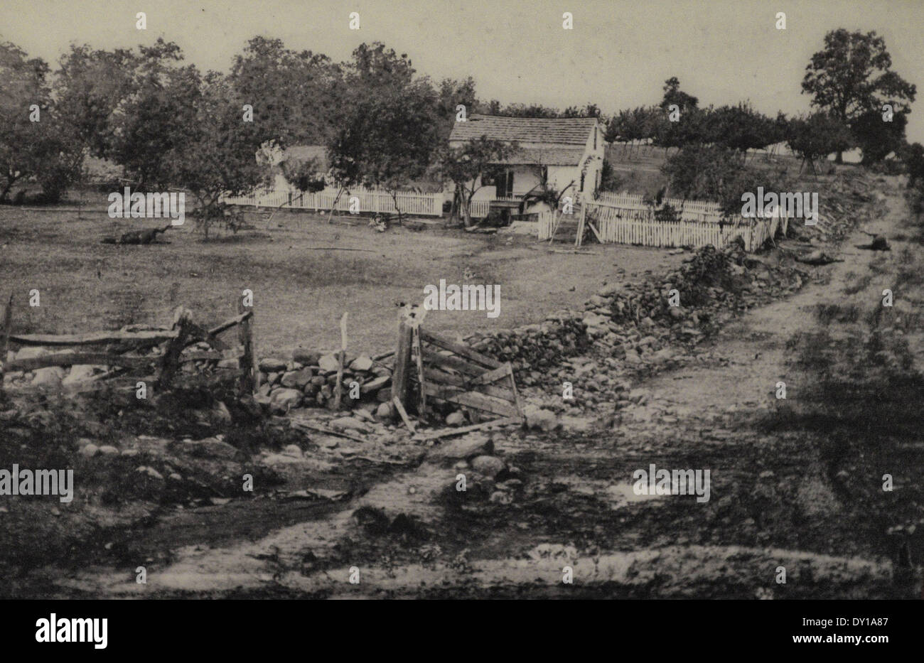 Lydia Leister's house sulla strada Taneytown sorge in mezzo alle macerie di una guerra dopo la battaglia di Gettysburg, Luglio 1863 Foto Stock
