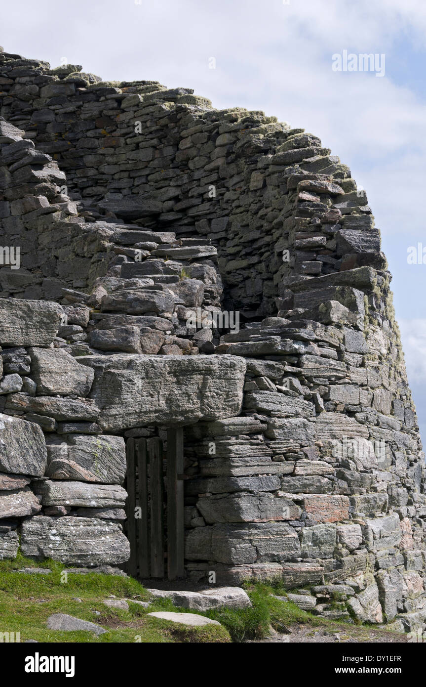 L'ingresso a Dun Carloway (Dun Chàlabhaigh) Broch, isola di Lewis, Western Isles, Scotland, Regno Unito Foto Stock