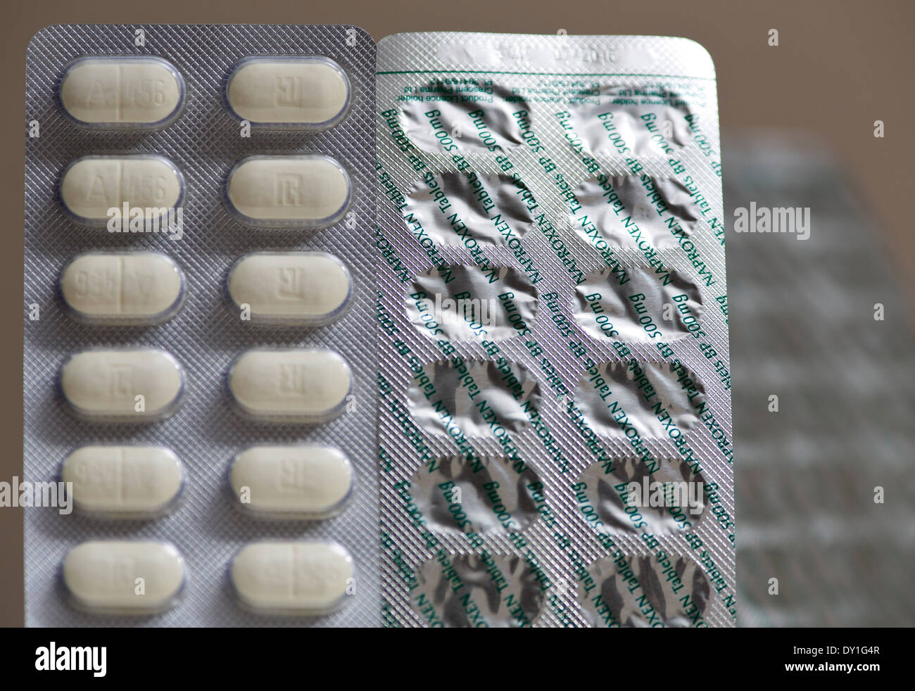 Il naproxene 500mg compresse con rivestimento enterico di un farmaco  antinfiammatorio non steroideo (FANS Foto stock - Alamy