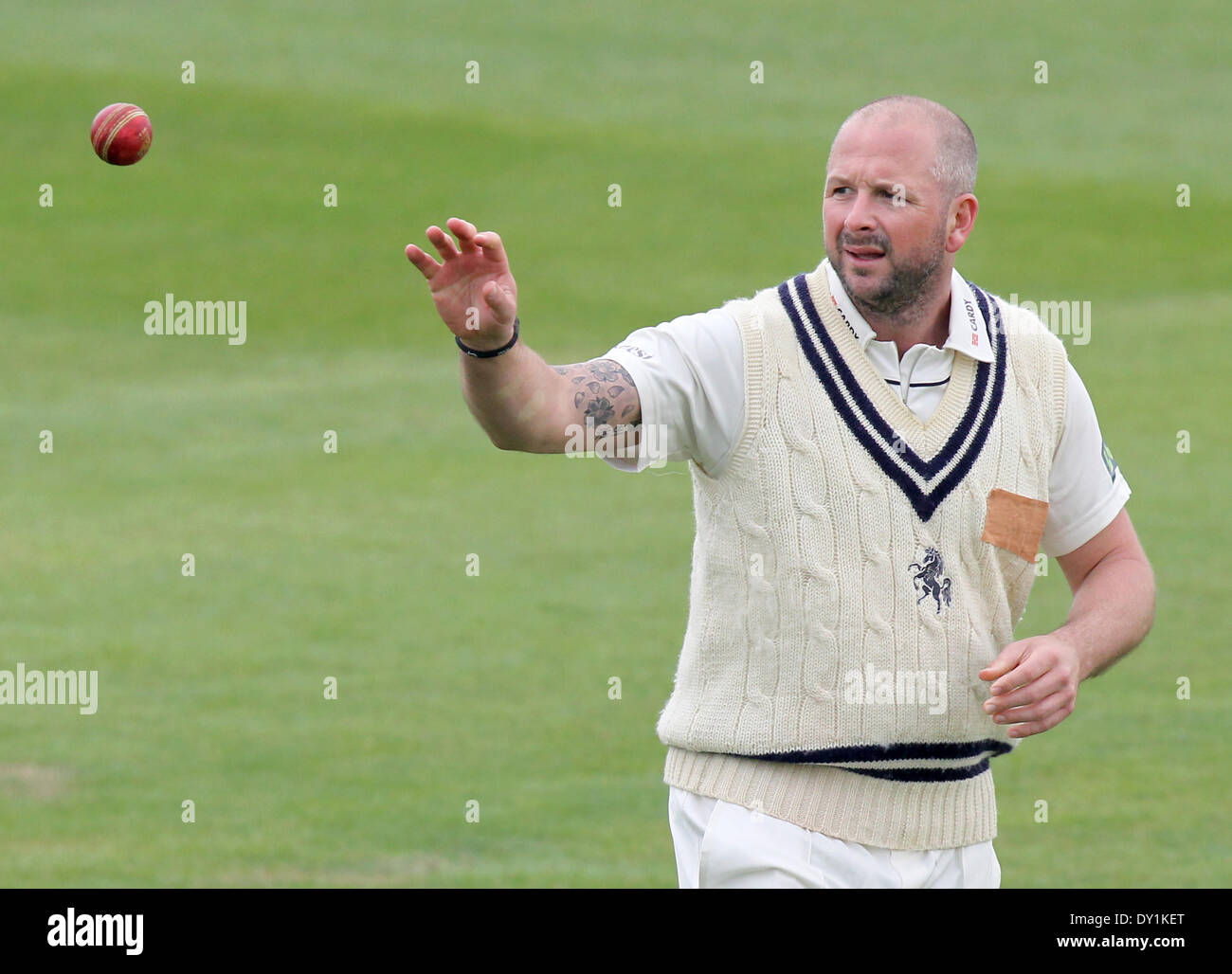 Chelmsford, Regno Unito. 03 apr 2014. Darren Stevens di Kent si prepara a recipiente durante l'Essex e Kent Pre-Season amichevole dalla Essex County Ground, Chelmsford Credito: Azione Sport Plus/Alamy Live News Foto Stock