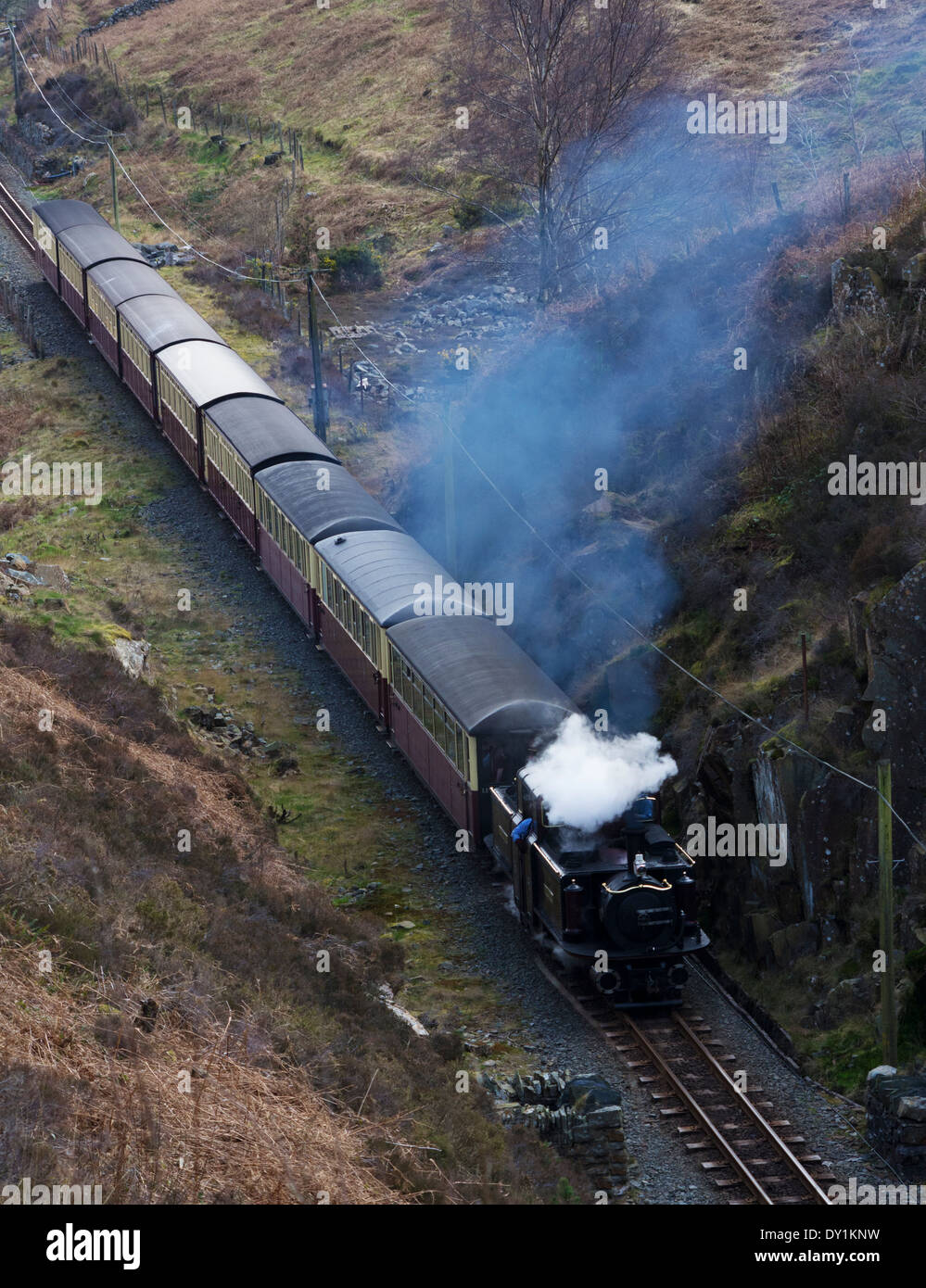 Un Ffestiniog Railway Double Fairlie locomotore verso Blaenau Ffestiniog Foto Stock