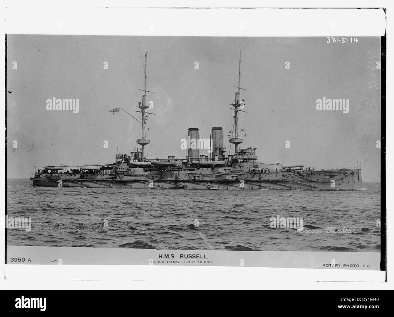 La H.M.S. Russell era una corazzata pre-dreadnought classe Duncan della Royal Navy, varata nel 1901. Questa immagine documenta il suo significato storico prima di essere affondata durante la prima guerra mondiale Foto Stock La H.M.S. Russell era una corazzata pre-dreadnought classe Duncan della Royal Navy, varata nel 1901. Questa immagine documenta il suo significato storico prima di essere affondata durante la prima guerra mondiale Foto Stock