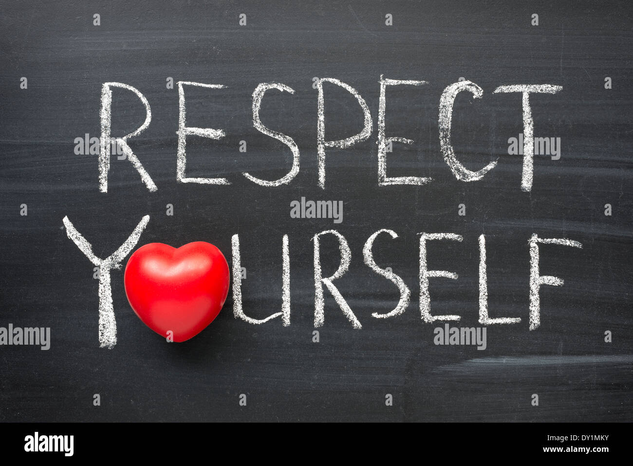 Il rispetto di te stesso una frase scritta a mano sulla scuola di Blackboard Foto Stock