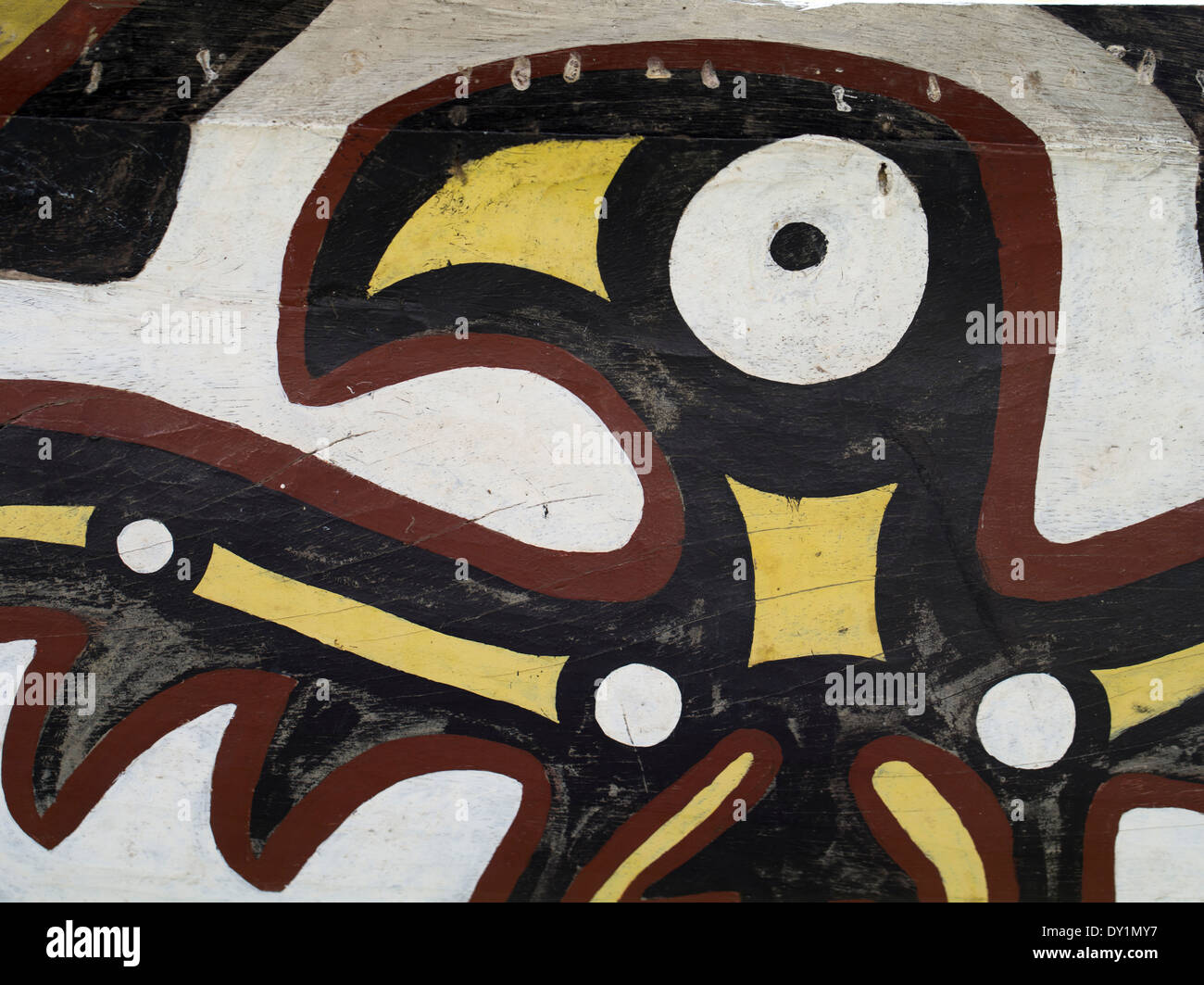Opere d'arte tribale in mostra presso il Museo Nazionale , Port Moresby, Papua Nuova Guinea Foto Stock
