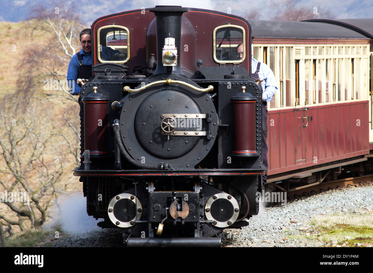 Un Ffestiniog Railway Double Fairlie locomotore verso Porthmadog Foto Stock