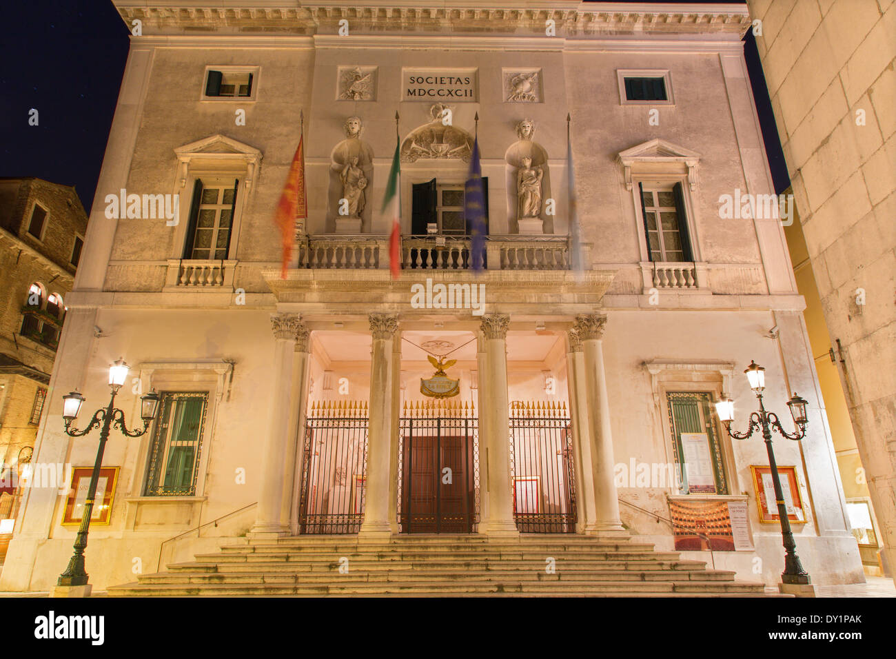 Venezia - Teatro la Fenice di notte Foto Stock