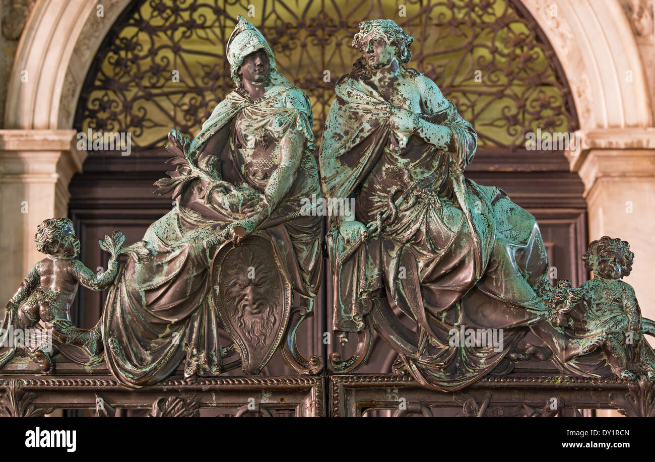Venezia - statua in bronzo dal gate del campanile. Foto Stock