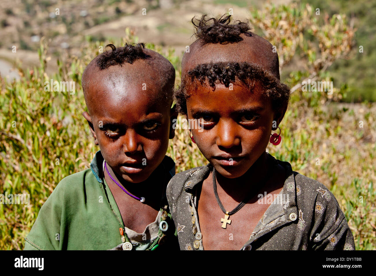 Giovane africano bambini etiopi Haircut religiosa Foto Stock