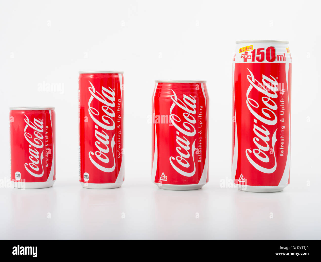 La Coca Cola può formati in Giappone 160 ml 250 ml 350 ml 500 ml Foto stock  - Alamy