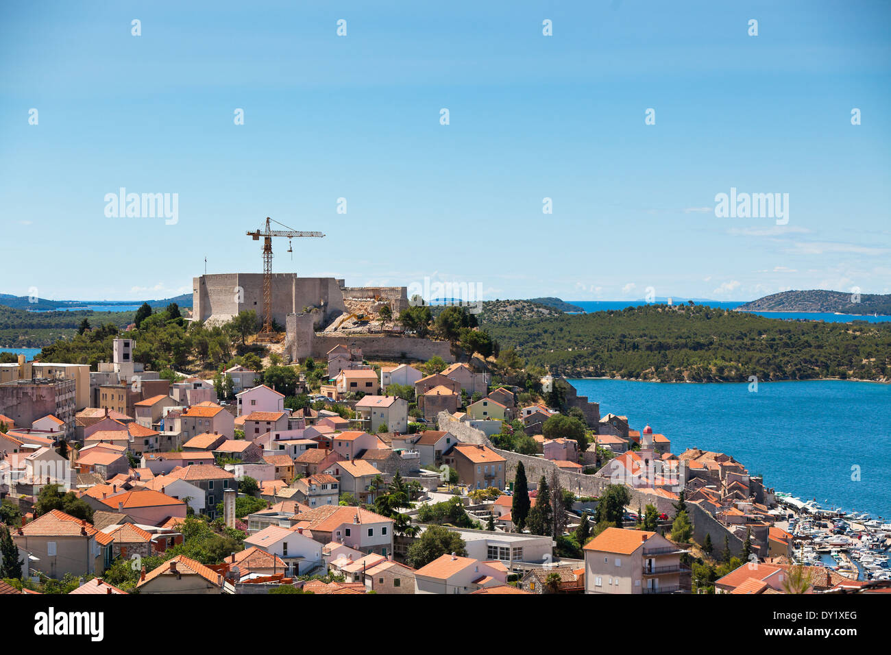 Castello di Sant'Anna nella ricostruzione e nella vista di Sibenik, Croazia. Foto Stock