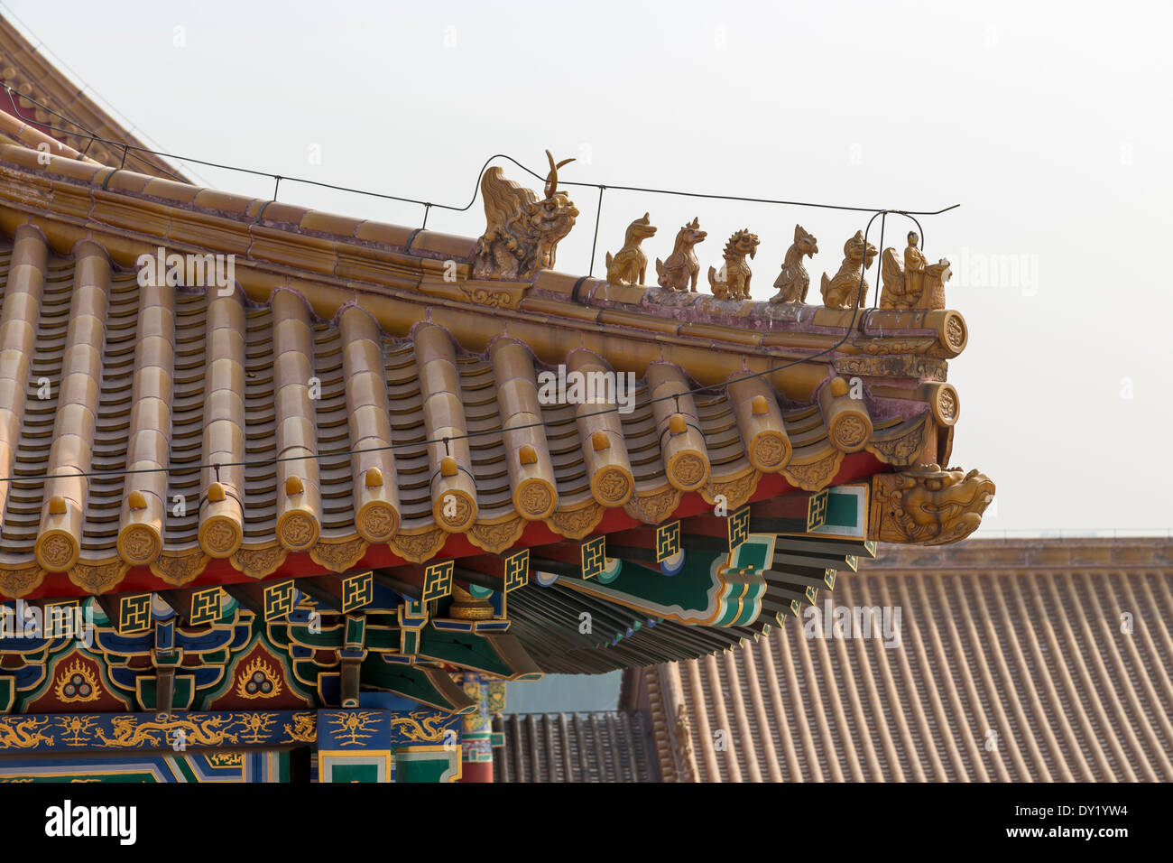 ASIA CINA Pechino dettaglio Città Proibita Imperiale decorazione del tetto di stato più alto sul colmo del tetto della sala di suprema Har Foto Stock
