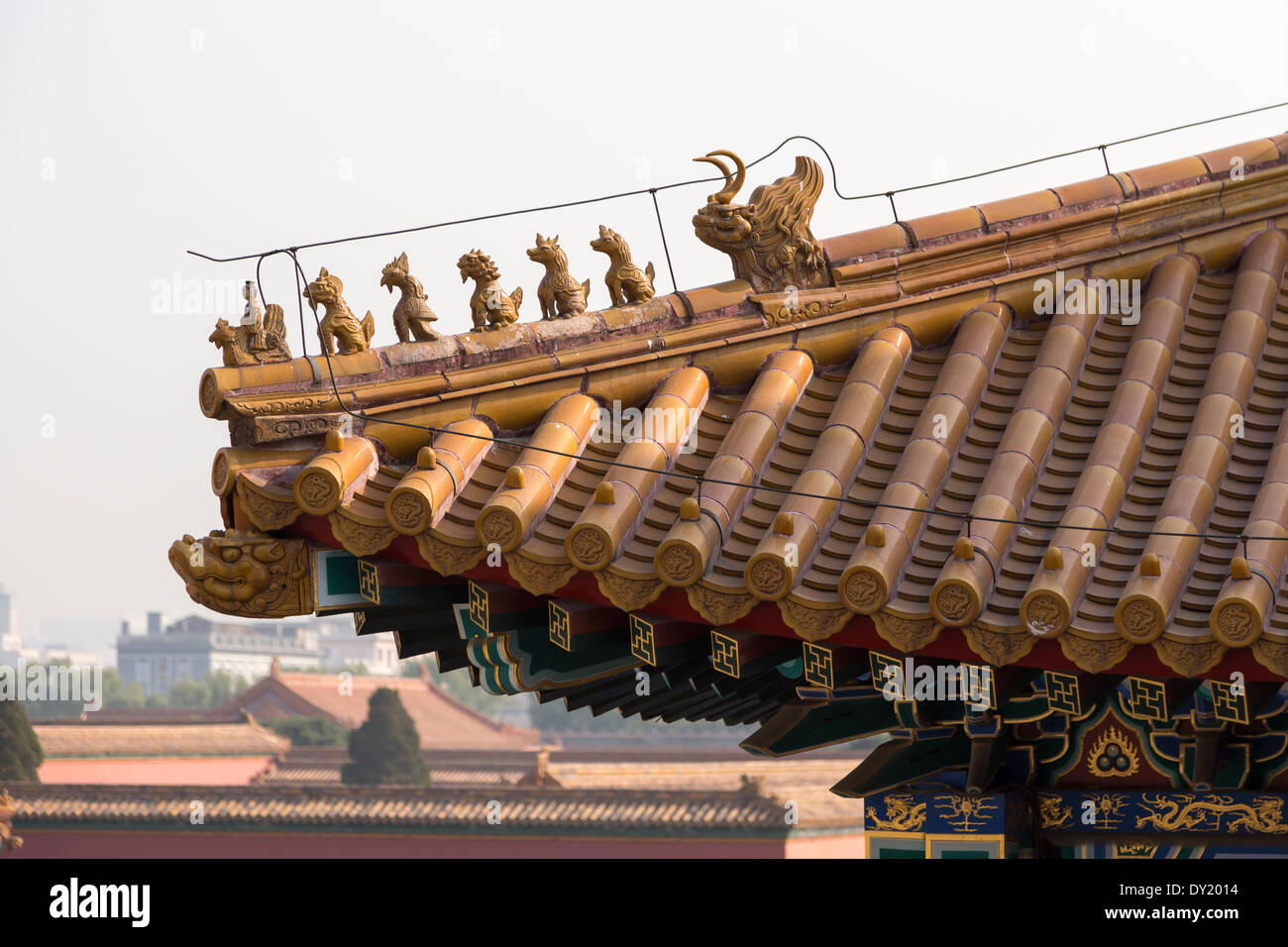 ASIA CINA Pechino dettaglio Città Proibita Imperiale decorazione del tetto di stato più alto sul colmo del tetto della sala di suprema Har Foto Stock